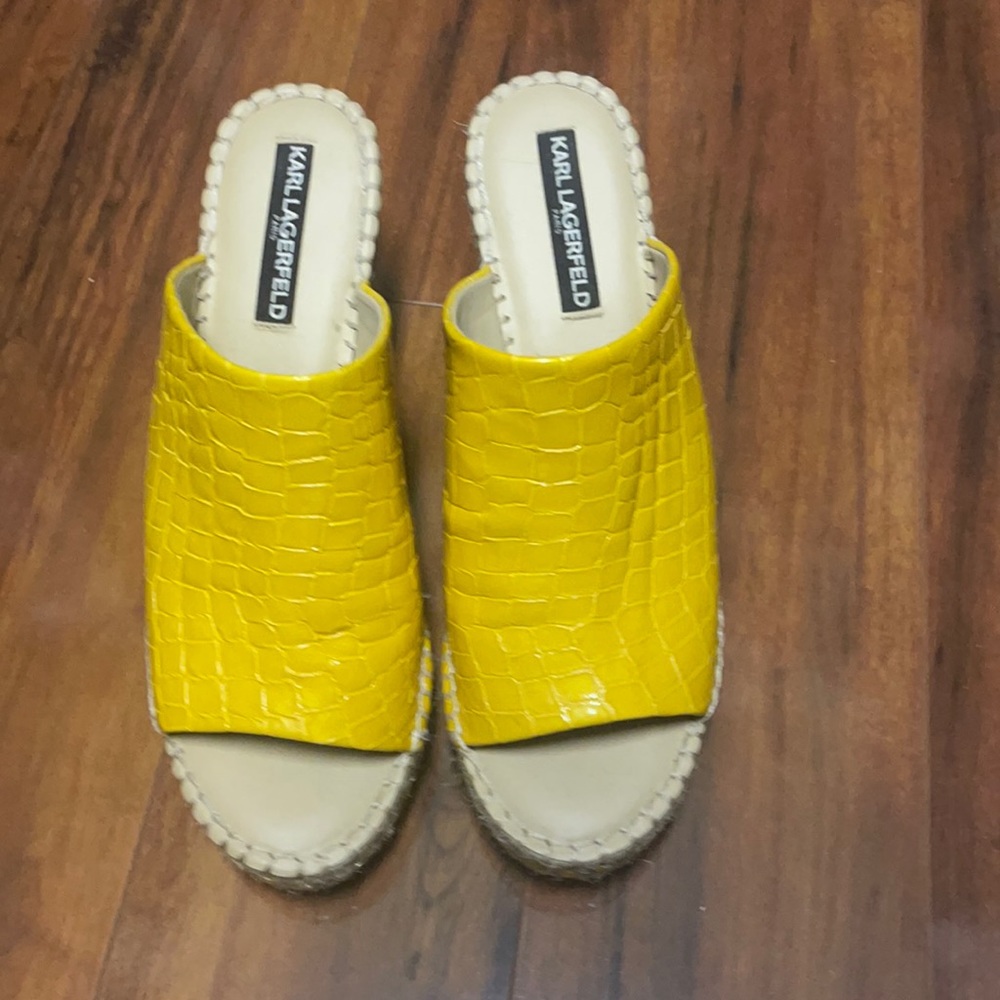 Karl Lagerfeld hell wedge sandal